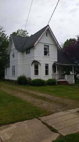 7 Maple Ave, Ripley, NY 14775-9706