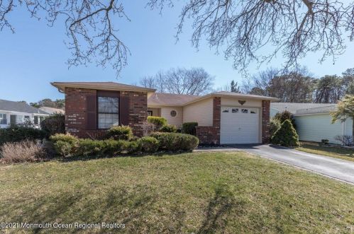 1 Whitney Ct, Bricktown, NJ 08724-2032