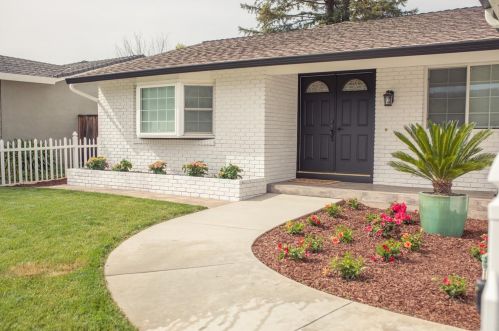 1151 3rd St, Gilroy, CA 95020-5303