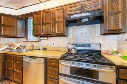 29 Glenwood Ave, Bloomfield NJ  07003-2202 exterior