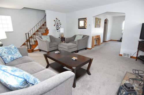 226 Marigold St, Whitaker PA  15120-2233 exterior