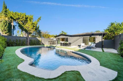 5503 Costello Ave, Van Nuys CA  91401-5706 exterior