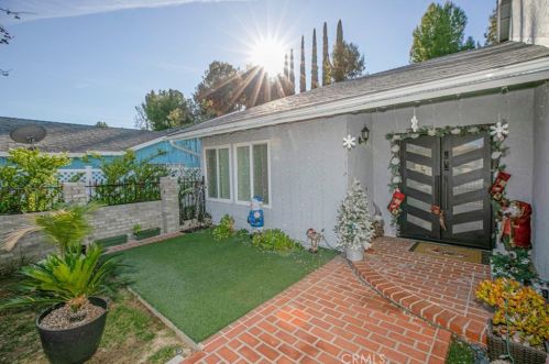 27067 Alabastro Dr, Santa Clarita CA  91354-2215 exterior