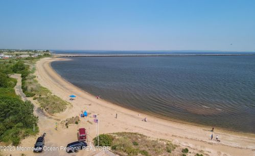 8 Benton Ave, Leonardo NJ  07737-1403 exterior