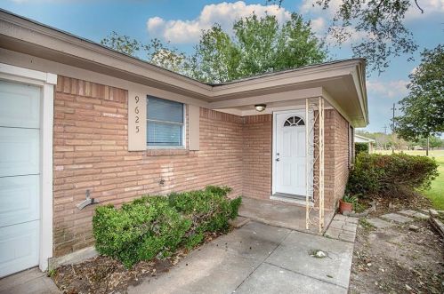 9625 Catlett Ln, Morgans Point TX  77571-3857 exterior