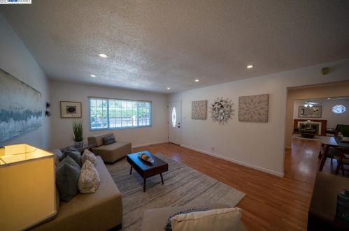 1554 Claycord Ave, Concord CA  94521-2214 exterior