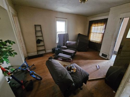 3126 Palmer St, Milwaukee, WI 53212-2050
