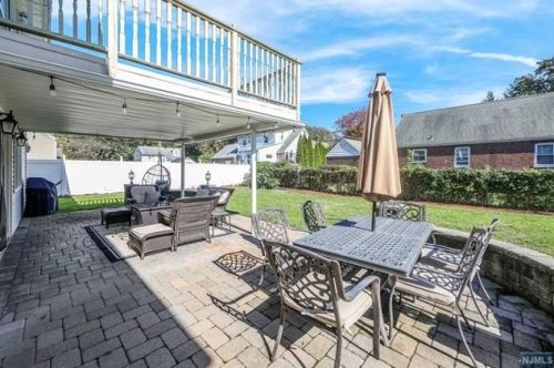 335 Charles St, N Milford NJ  07646-1801 exterior