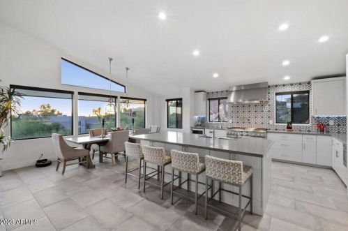 1439 Echo Ln, Phoenix AZ  85020-3831 exterior