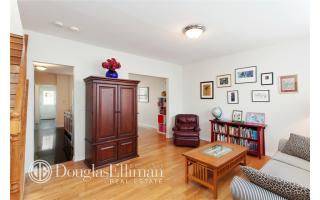 585 20th St, Brooklyn, NY 11218-1002