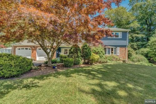 5 Maple Ave, Montvale, NJ 07645-2607