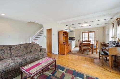 3958 44th St, Long Island City, NY 11104-2108