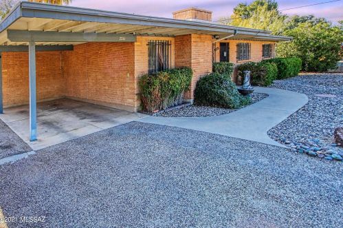 2261 Rainbow Vis Dr, Tucson AZ 85712-2914 exterior