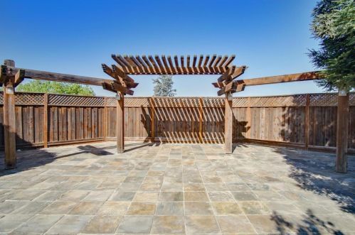 5890 Yuste Ln, Hollister CA  95023-9538 exterior