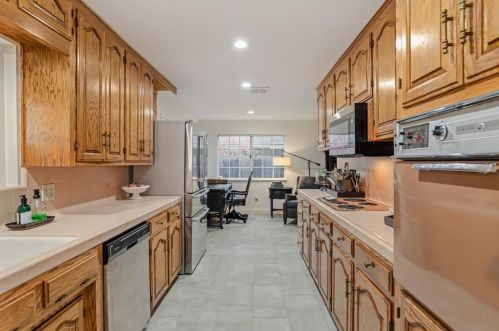 2612 Sunrise Ave, Modesto CA  95350-2437 exterior