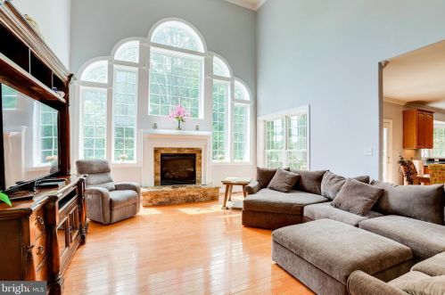 2506 Logmill Rd, Haymarket VA  20169-1417 exterior