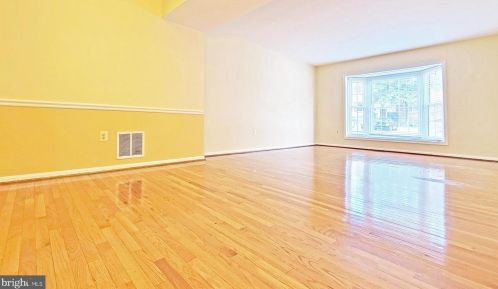 8034 Sleepy View Ln, Springfield VA  22153-2920 exterior
