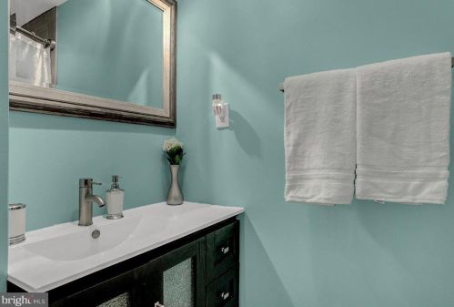 19 Columbia Dr, Camp Hill PA  17011-7636 exterior