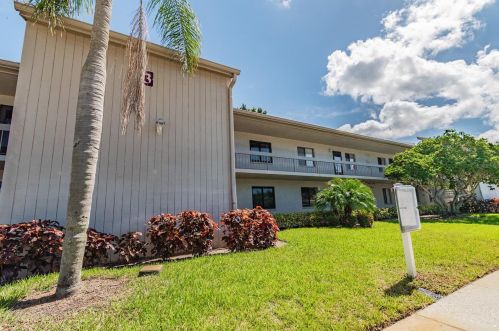 105 Nancy Dr, Oldsmar, FL 34677-2206