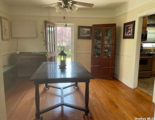 10 Maple Dr, North Lindenhurst NY  11757-1308 exterior