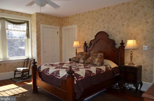 205 Lippincott Ave, Riverton NJ  08077-1309 exterior