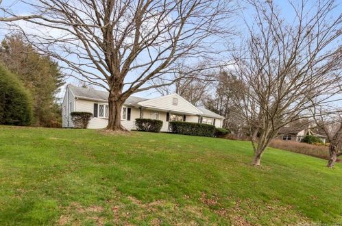 10 High Meadow Rd, Bridgeport, CT 06612-1652