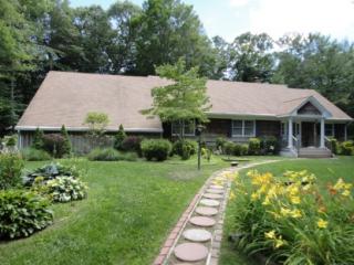 39 Linda Ln, Northampton, NY 11901-6308