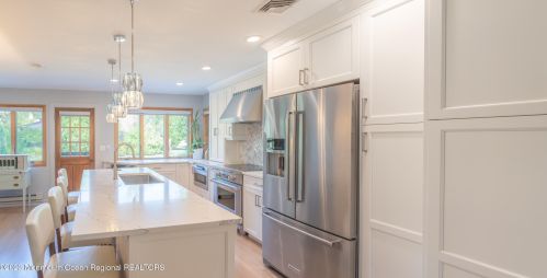 14 Concord Ct, Tinton Falls, NJ 07701-5414