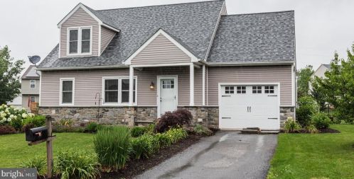 35 Pheasant Ln, Swartzville, PA 17569-9529