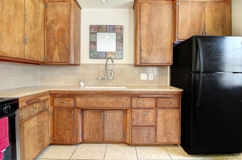 6928 Yellowstone Dr, Riverside CA  92506-3927 exterior