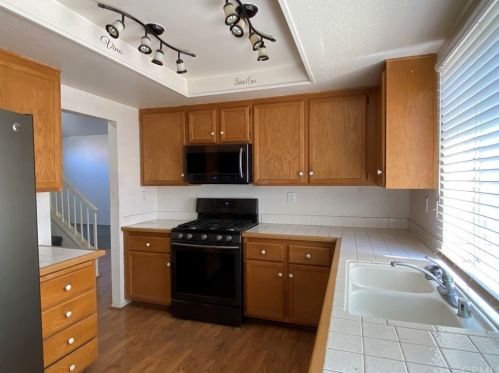 12446 Glennaire Pl, Victorville, CA 92395-5779