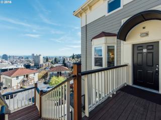 325 Uptown Ter, Portland OR  97210-5554 exterior
