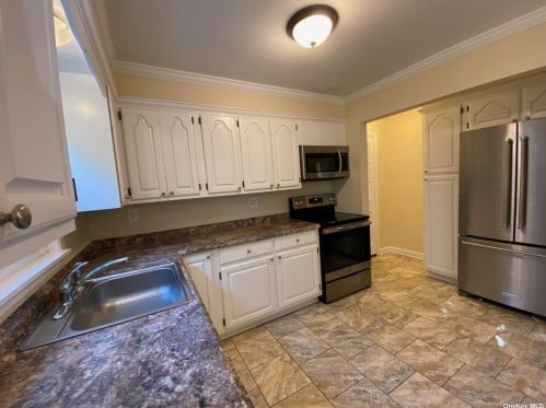 2326 Hampton Ave, Seaford NY  11783-3114 exterior