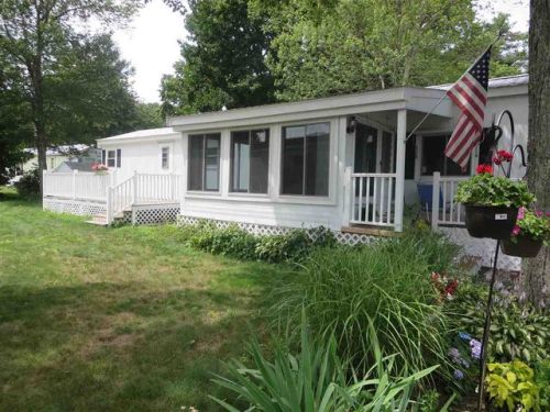 5 Meredith Dr, Hampstead NH  03841-2234 exterior