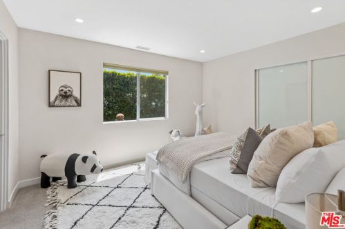 3423 Scadlock Ln, Van Nuys CA  91403-4915 exterior