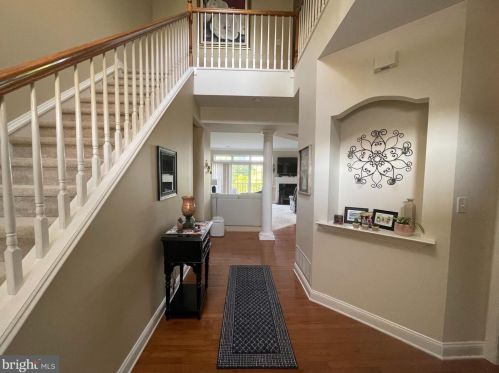 3104 Woods Edge Dr, Boothwyn, PA 19060-1770
