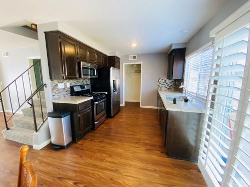 11259 Knott Ave, Cypress CA  90630-5401 exterior