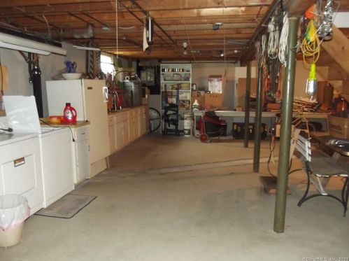 11 Harbor View Ave, Waterford CT  06385-1312 exterior