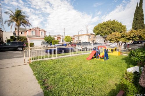 2914 Iowa Ave, South Gate, CA 90280-4104