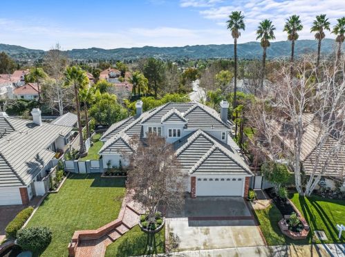 24370 Mornington Dr, Santa Clarita CA  91355-2037 exterior