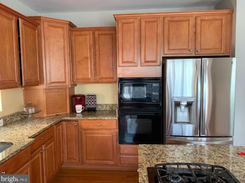 6766 Sycamore Park Dr, Haymarket VA  20169-2995 exterior