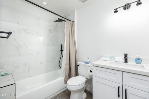 7702 Davenport Dr, Scottsdale AZ 85260-4375 exterior