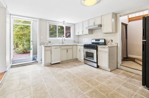 11 Cedar Ln, Sherman, CT 06784-1539