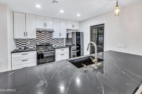 7142 12 St, Phoenix AZ 85022-3801 exterior