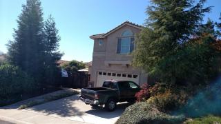 1056 Woodcrest Ct, Vacaville CA  95688-9119 exterior