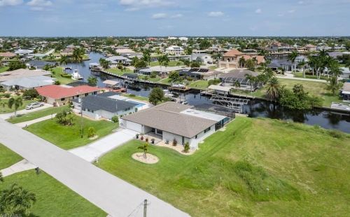 2223 27 Ter, Cape Coral FL  33904-3328 exterior