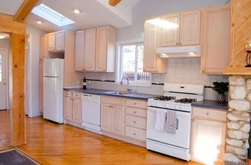 36 Floradan Rd, Tompkins Corners NY  10579-3032 exterior