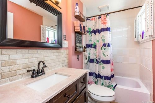 755 Hancock Pl, North Lindenhurst NY  11757-6904 exterior