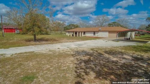 624 Bent Bow Trl, Lavernia, TX 78121-5621