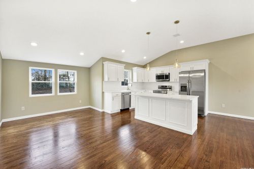 9 Brookwood Dr, Wheatley Heights NY  11798-1005 exterior